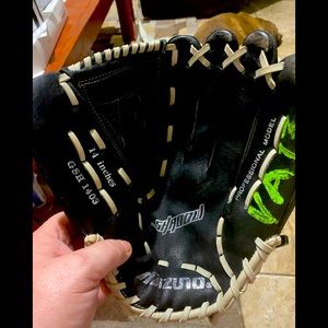 Mizuno Shadow Series 14" Softball Glove